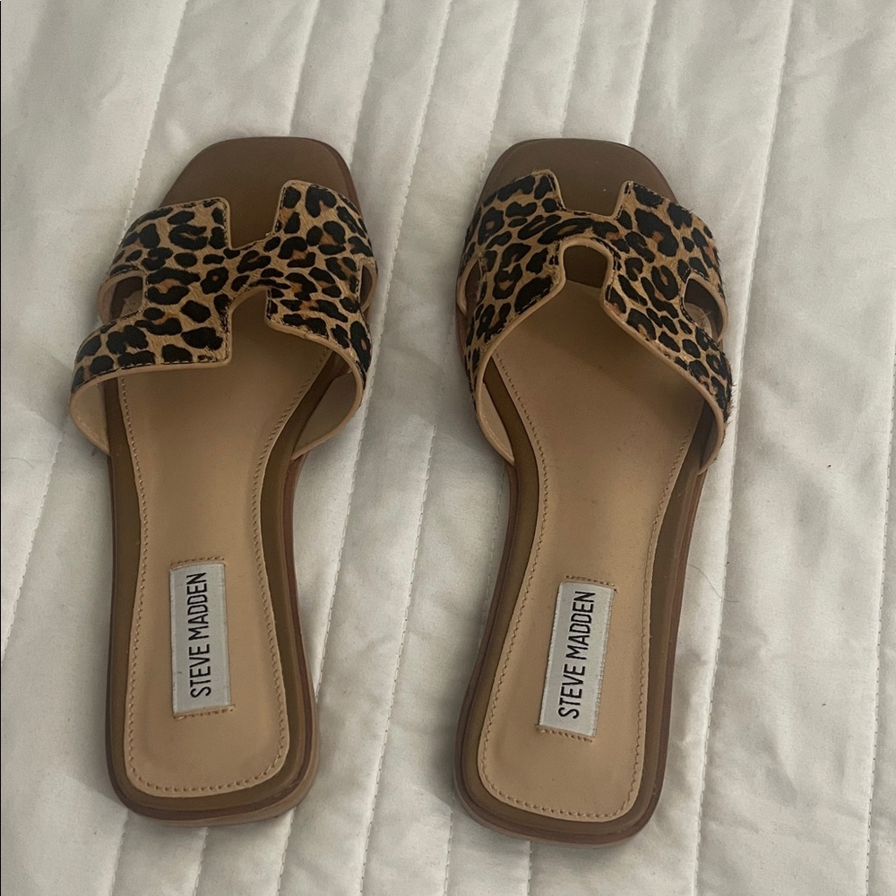 Steve Madden Tan and Black Leopard Slide Sandals